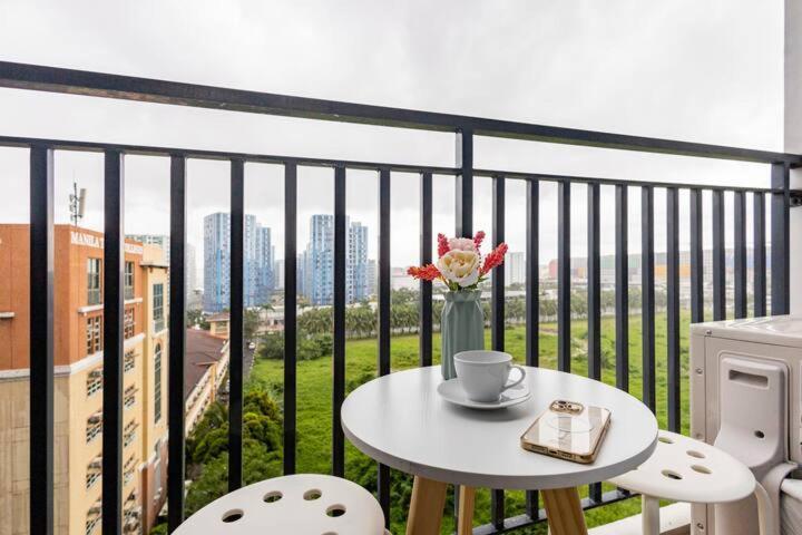 מנילה Shore 2 Residences 1Br Deluxe Room In Moa Complex מראה חיצוני תמונה