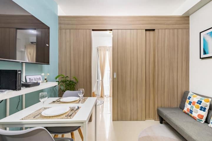 מנילה Shore 2 Residences 1Br Deluxe Room In Moa Complex מראה חיצוני תמונה